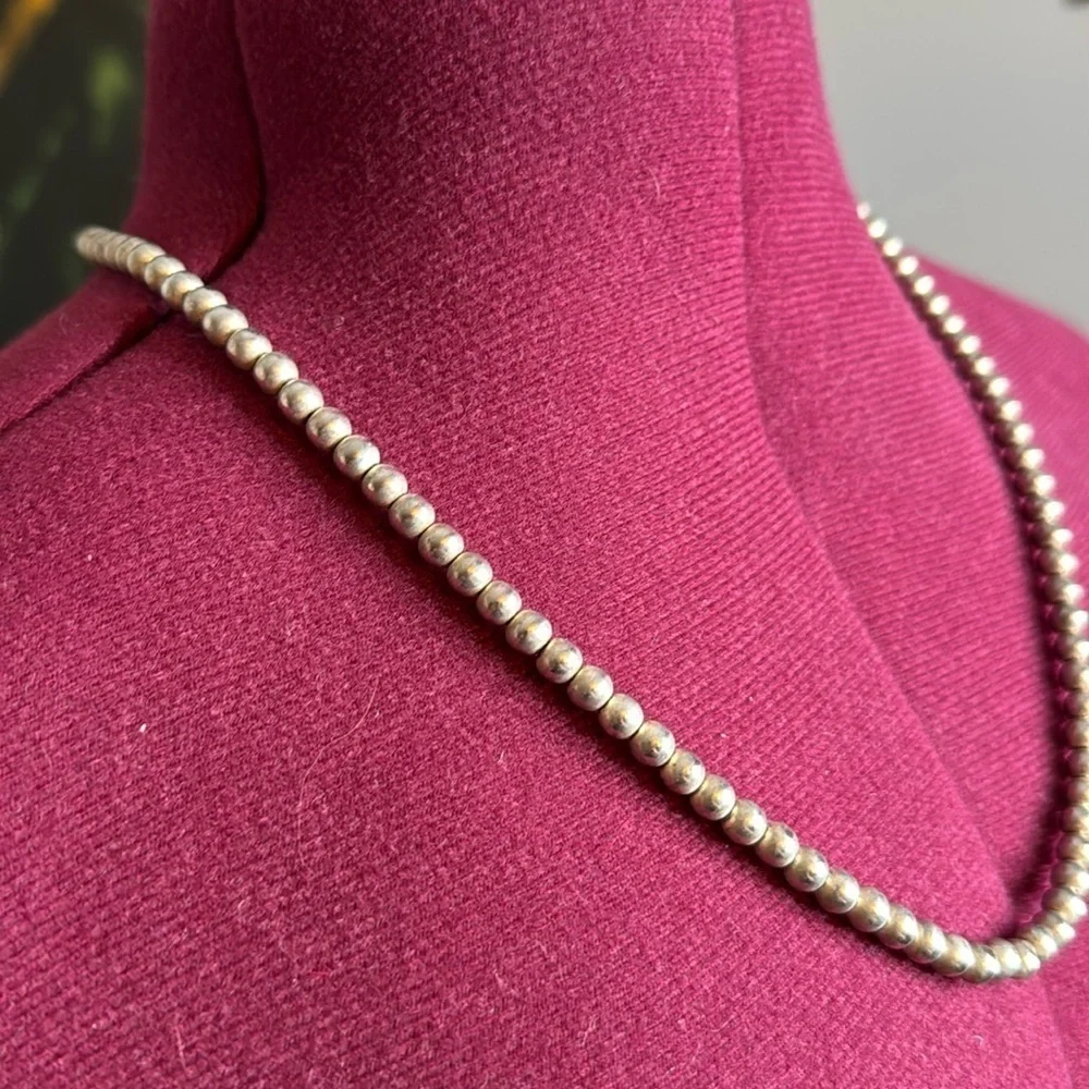 Silver mock pearl necklace
